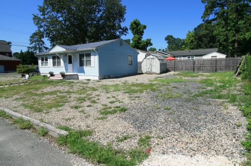 1961 Sweetwood Dr, Lacey, NJ 08731-3946