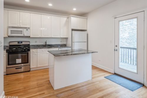 422 Blackhawk St, Chicago IL  60610-7340 exterior