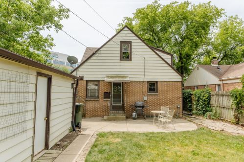 8930 Lincoln Ave, Milwaukee WI 53207-1711 exterior