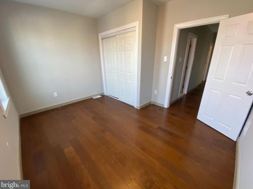 21 Leonard Ave, Camden NJ 08105-2404 exterior