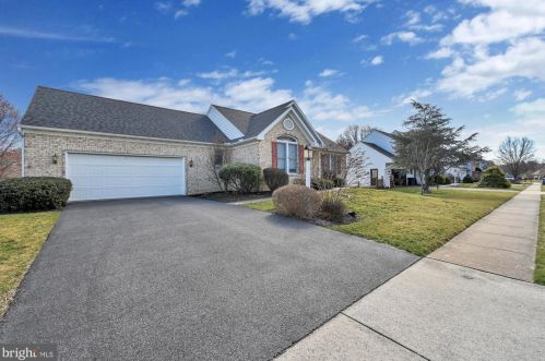 122 Bent Tree Dr, Lancaster, PA 17603-9436