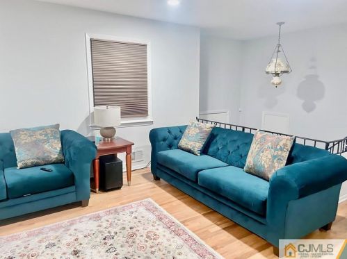 6 Stewart Ave, Edison NJ  08820-2231 exterior