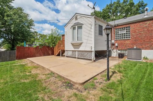 9562 Ldg Pole Ln, Saint Louis MO 63126-2160 exterior