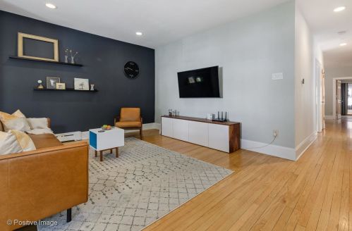 5017 Lawndale Ave, Chicago IL 60659-1103 exterior