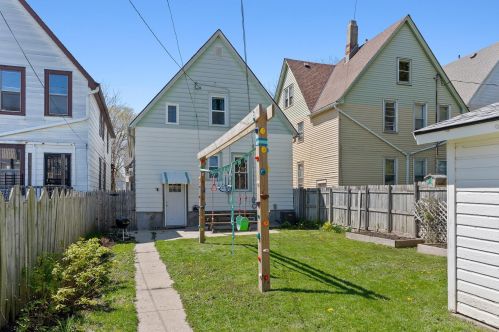 3232 Booth St, Milwaukee WI  53212-2136 exterior