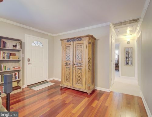 7833 Martha Washington St, Alexandria VA  22309-1346 exterior