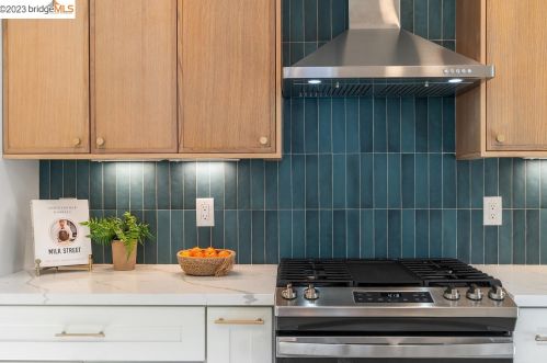 1645 Ashby Ave, Berkeley CA 94703-2303 exterior