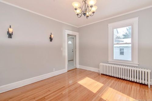 23 Holl St, Manchester CT 06040-5325 exterior