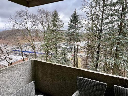 4204 Charlemagne Cir, Pittsburgh PA  15237-2912 exterior