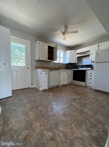 458 Mainview Ct, Glen Burnie MD 21061-6120 exterior