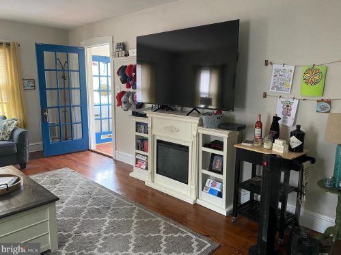 317 Oakland Ave, Camden NJ 08107-1211 exterior