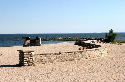 11 Dover Rd, Westport CT 06880-2627 exterior