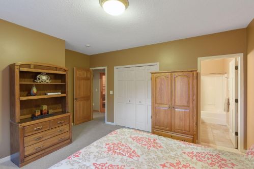 1676 Isabella Pkwy, Chaska MN 55318-3214 exterior