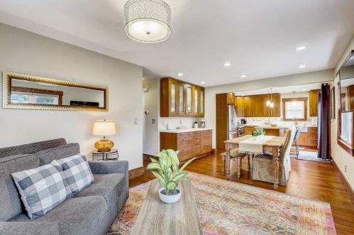 9916 Grantosa Dr, Milwaukee WI  53222-1411 exterior