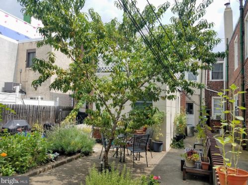 1932 13 St, Philadelphia PA 19107-5444 exterior