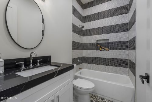 6841 12th Ave, Phoenix AZ  85013-1021 exterior