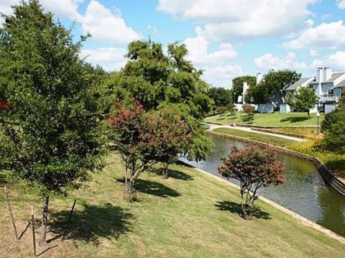 716 Canal St, Irving TX  75063-6485 exterior