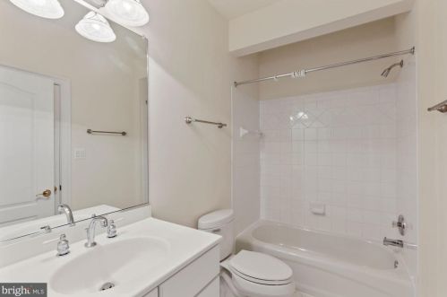 5802 Bent Twig Rd, Mc Lean VA 22101-1806 exterior