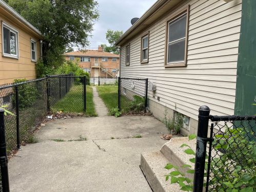 4801 Luscher Ave, Milwaukee, WI 53218-4432