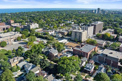 1901 Elmdale Ct, Milwaukee WI 53211-2342 exterior