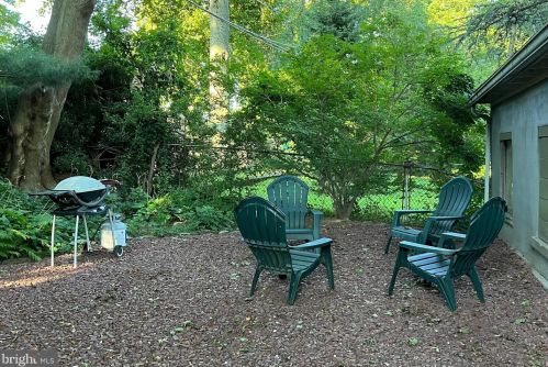 113 Walnut Ave, Ardmore PA 19003-2104 exterior