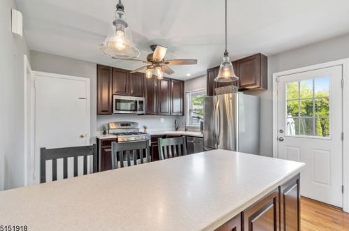 2 Lenhome Dr, Cranford NJ 07016-2954 exterior