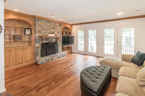 10 Marion Ln, Scotch Plains NJ 07076-2925 exterior