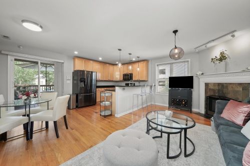 2701 Campbell Ave, Chicago, IL 60647-1922