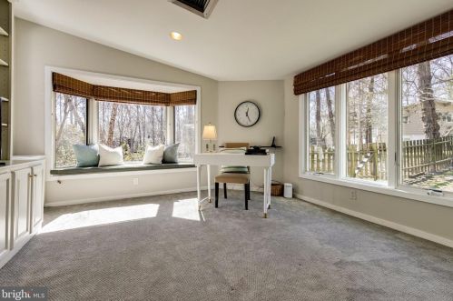 7804 Ridgecrest Dr, Alexandria VA 22308-1053 exterior