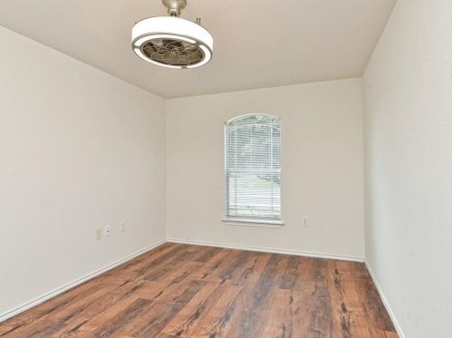 7636 Cayenne Ln, Austin TX  78741-7531 exterior