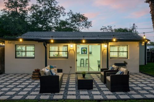 3912 Bay View Ave, Tampa FL  33611-1234 exterior