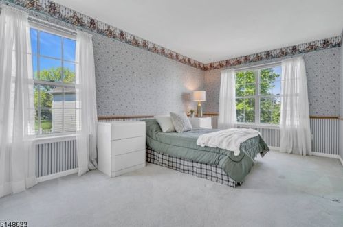 33 Heinrick Way, Bridgewater NJ 08807-5660 exterior