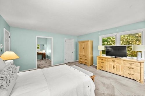 41 Cranbury Rd, Norwalk CT 06851-2649 exterior