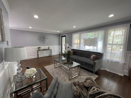 8621 Yates Blvd, Chicago IL  60617-2319 exterior