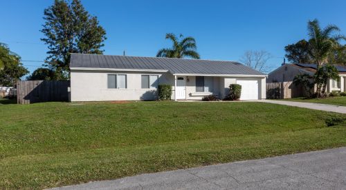 1881 Carvalho St, Fort Pierce, FL 34983-4531