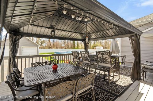 70 Emerald Pl, Clark NJ 07066-1410 exterior