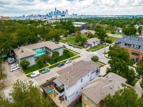 629 Elsbeth St, Dallas TX 75208-4226 exterior