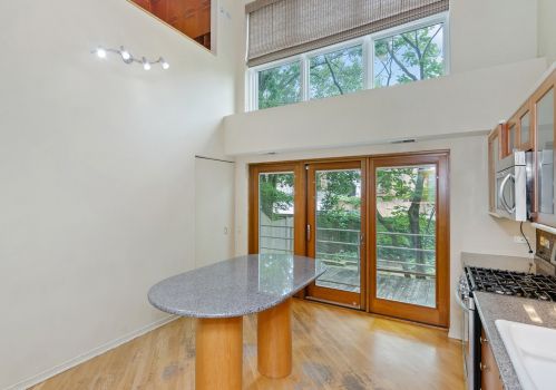 2246 Lakewood Ave, Chicago IL 60614-3629 exterior