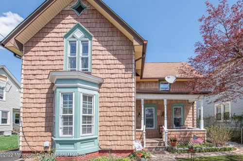 15 Sheriff St, East Freehold, NJ 07728-1801