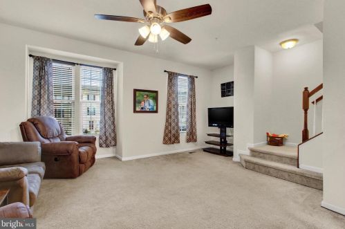 34 Center St, Hanover, PA 17331-2828