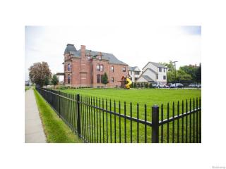 98 Edmund Pl, Detroit MI  48201-3147 exterior