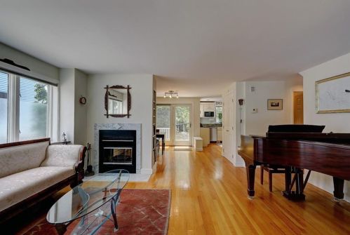 243 Transit St, Providence RI 02906-1023 exterior