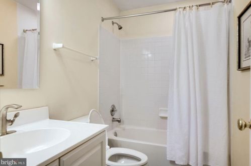 916 Brick Mnr Cir, Silver Spring MD 20905-3819 exterior