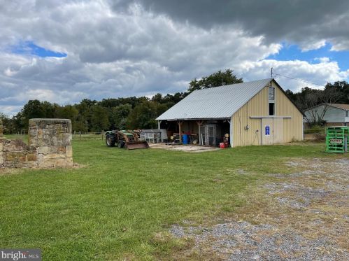 998 Plunkert Rd, Littlestown PA 17340-9643 exterior