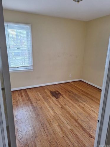 6865 Drexel St, Dearborn Heights MI  48127-2214 exterior