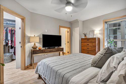 1411 Potter Ave, Milwaukee WI 53207-2115 exterior