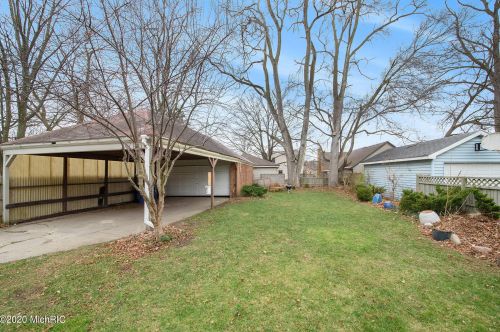 2243 Paris Ave, Grand Rapids MI 49505-4152 exterior