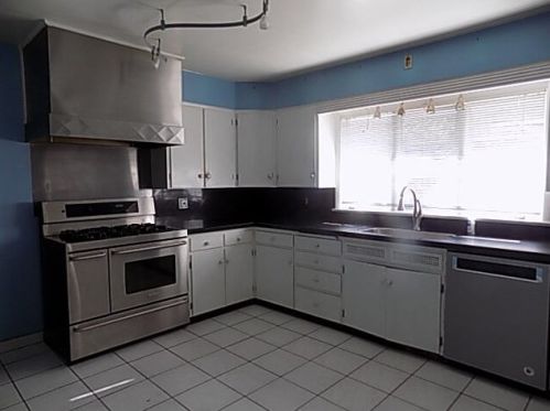 488 Ruddiman Dr, Meskegon MI 49445-3041 exterior