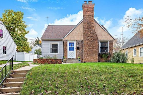 209 Honey Crk Dr, Milwaukee WI 53221-4062 exterior