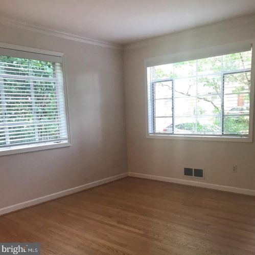 10 Oak St, Alexandria VA  22301-2518 exterior